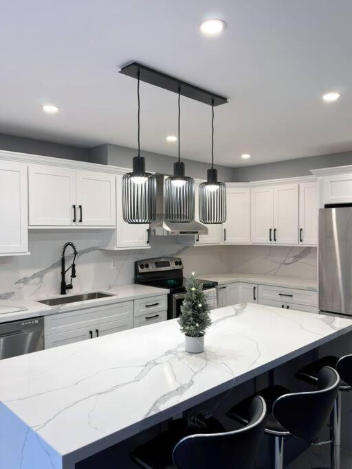 Spacious + Minimalistic Home in Whitby