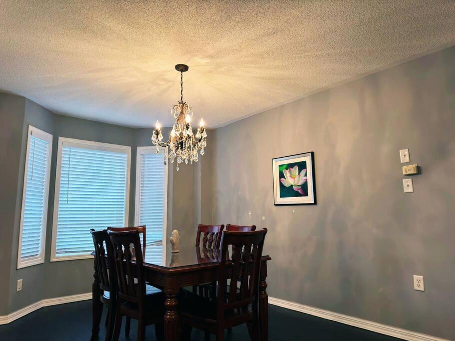 Spacious + Minimalistic Home in Whitby