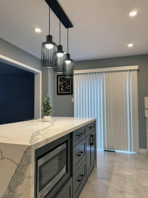 Spacious + Minimalistic Home in Whitby