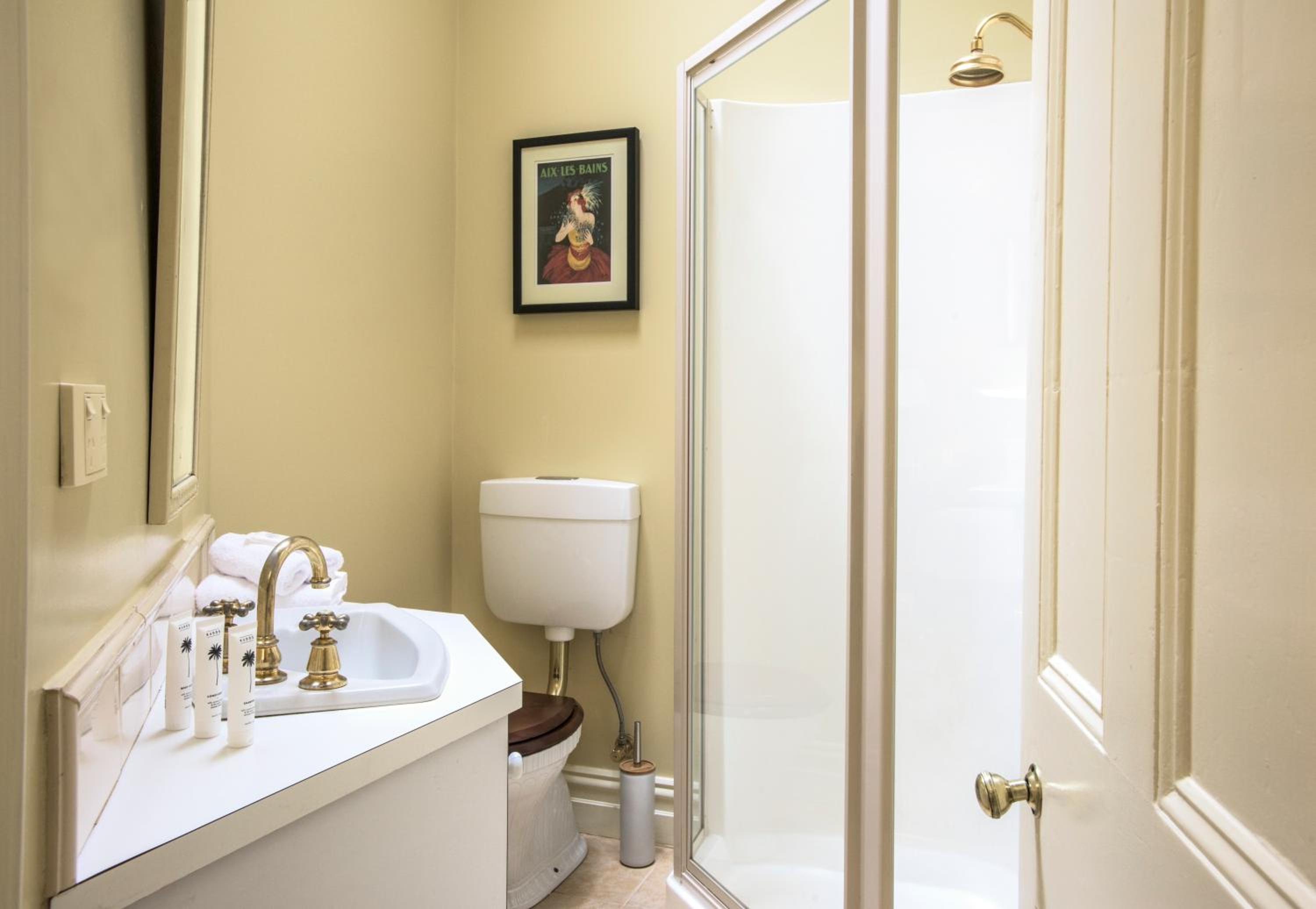 Sassafras village stay - historic home sleeps 4