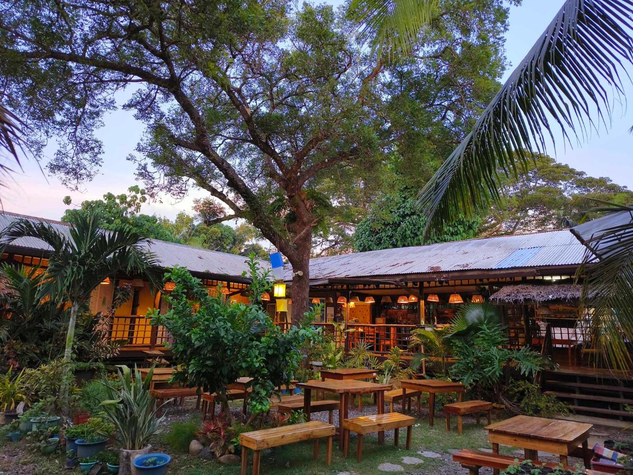 Lokal Hut Bed and Breakfast view 5