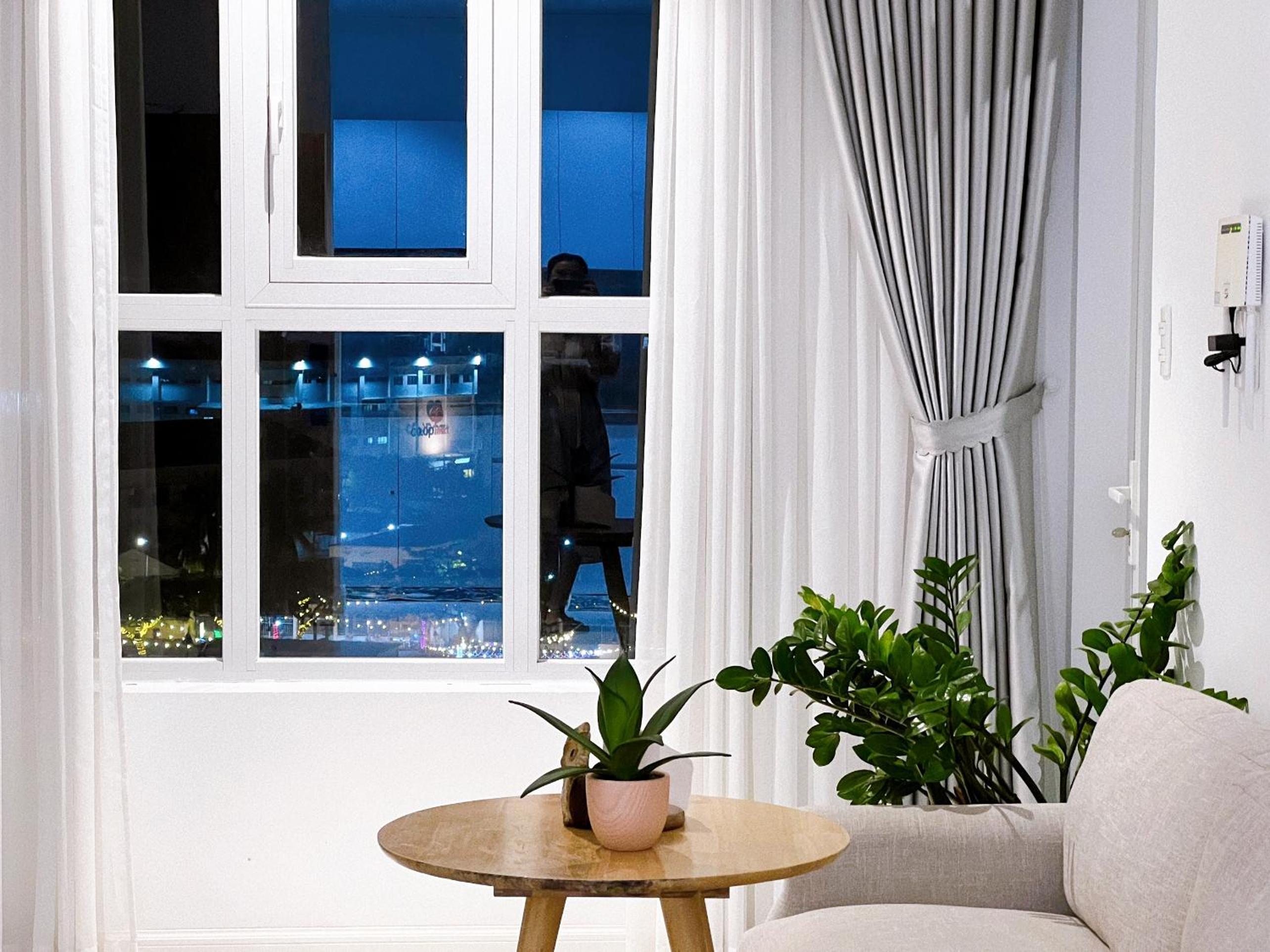 Lá Homestay - Marina Plaza Balcony Apartment with City or River View