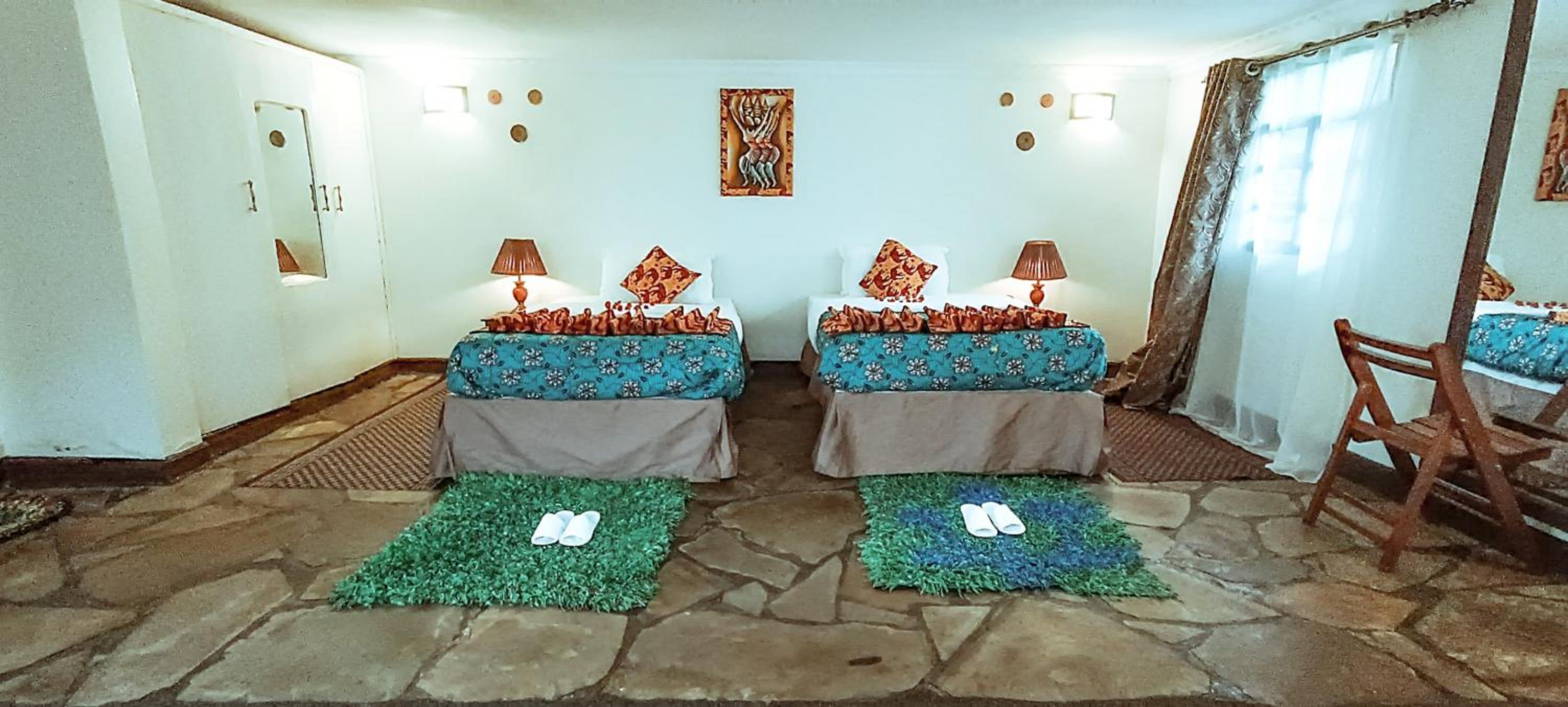 Davinci Gorilla Lodge