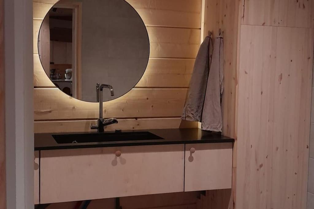 Uusi hirsimökki 7 henkilölle