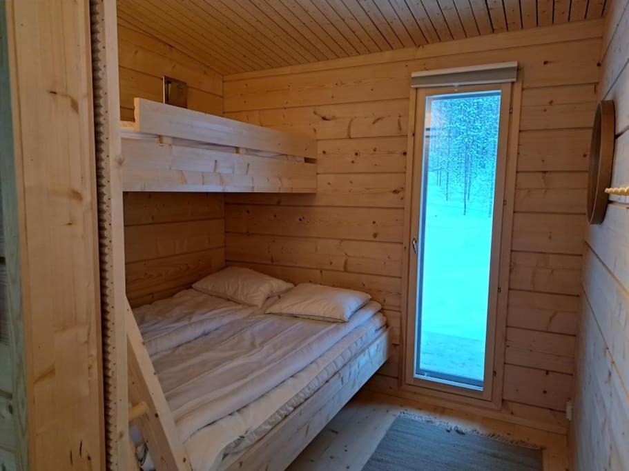 Uusi hirsimökki 7 henkilölle