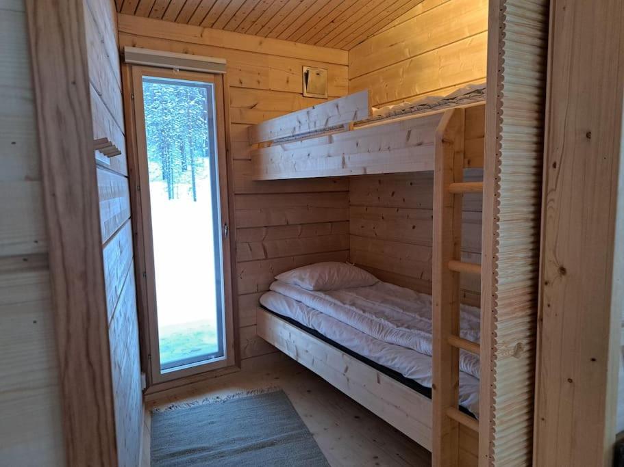 Uusi hirsimökki 7 henkilölle