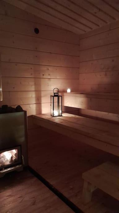 Uusi hirsimökki 7 henkilölle