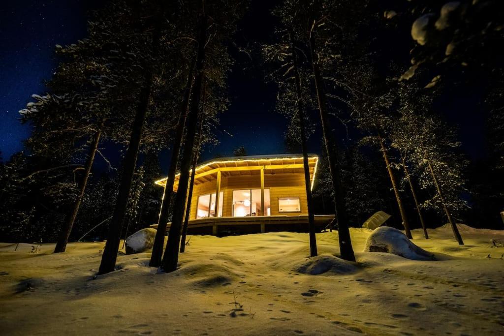 Uusi hirsimökki 7 henkilölle