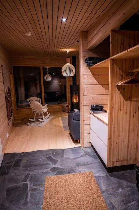 Uusi hirsimökki 7 henkilölle