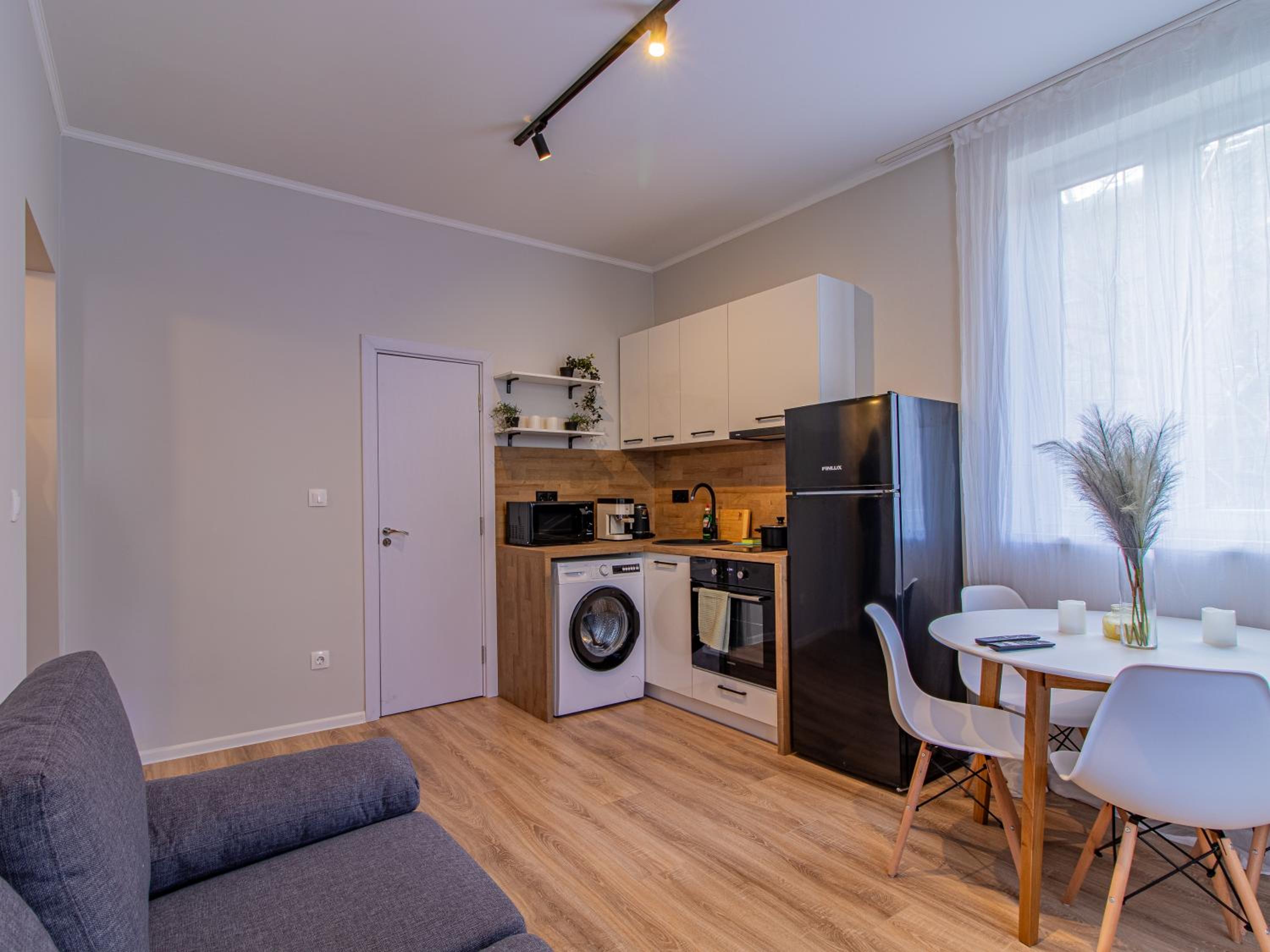 Eiffel Elegance - Stylish Sofia Apartment