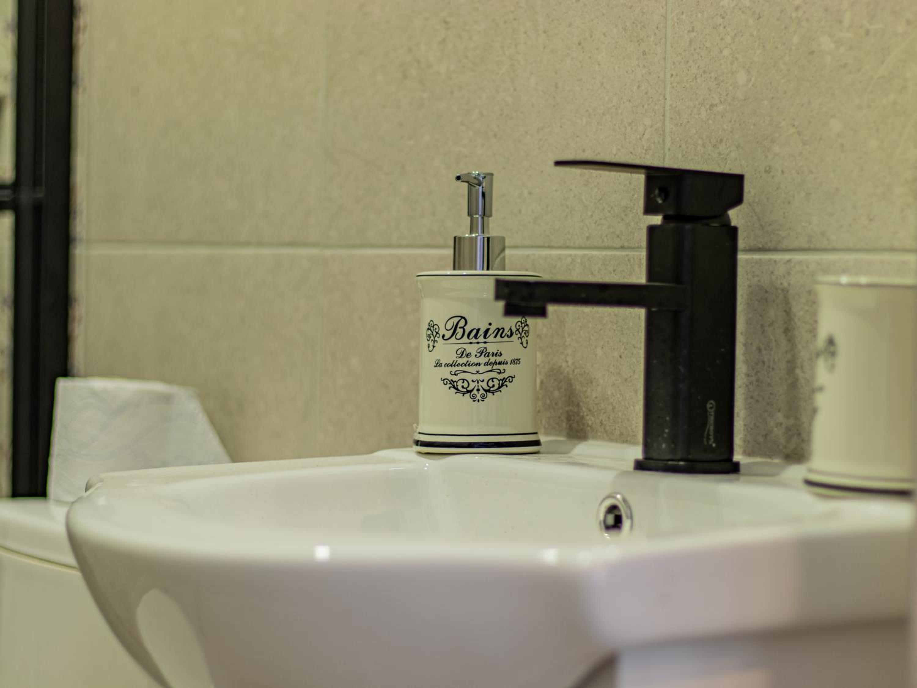 Eiffel Elegance - Stylish Sofia Apartment
