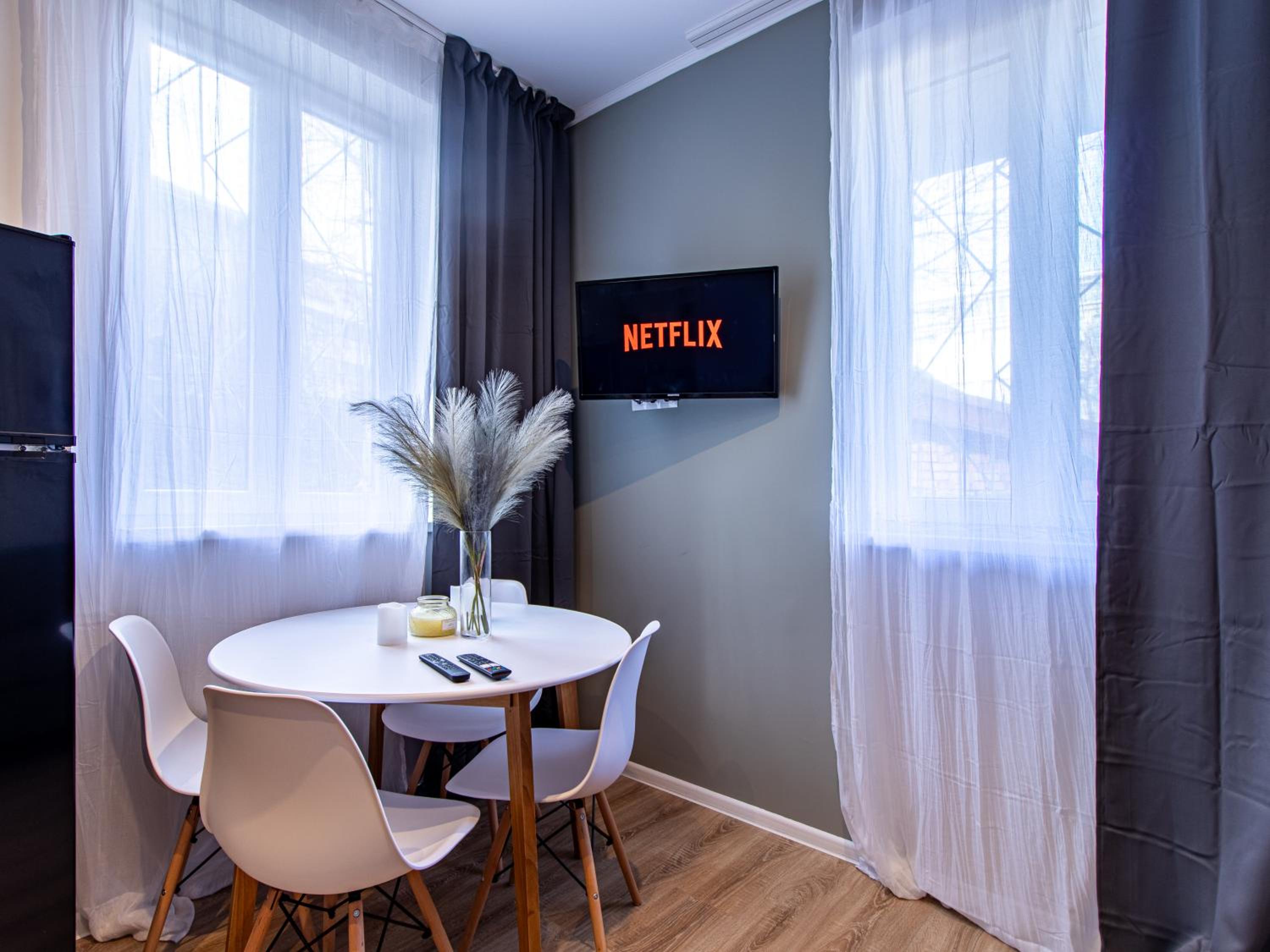Eiffel Elegance - Stylish Sofia Apartment