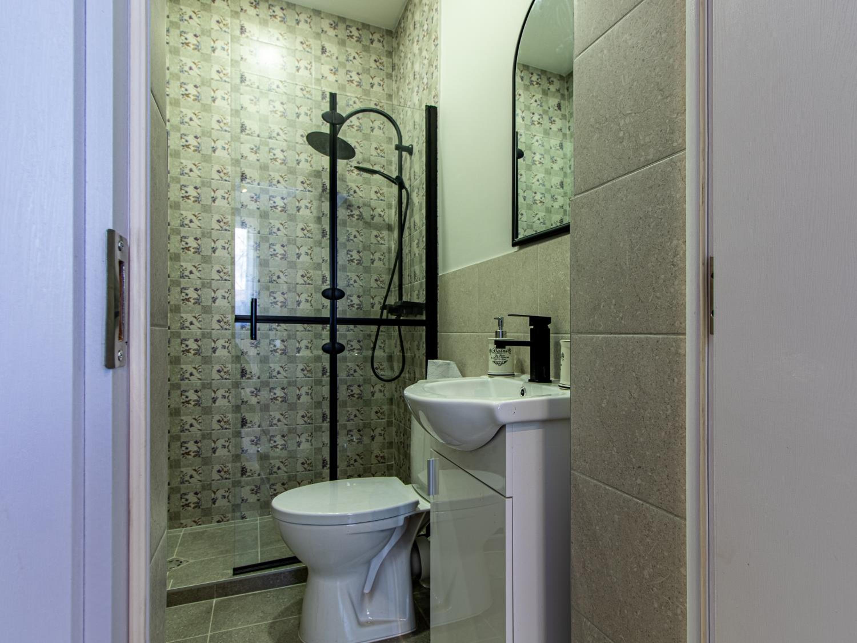 Eiffel Elegance - Stylish Sofia Apartment