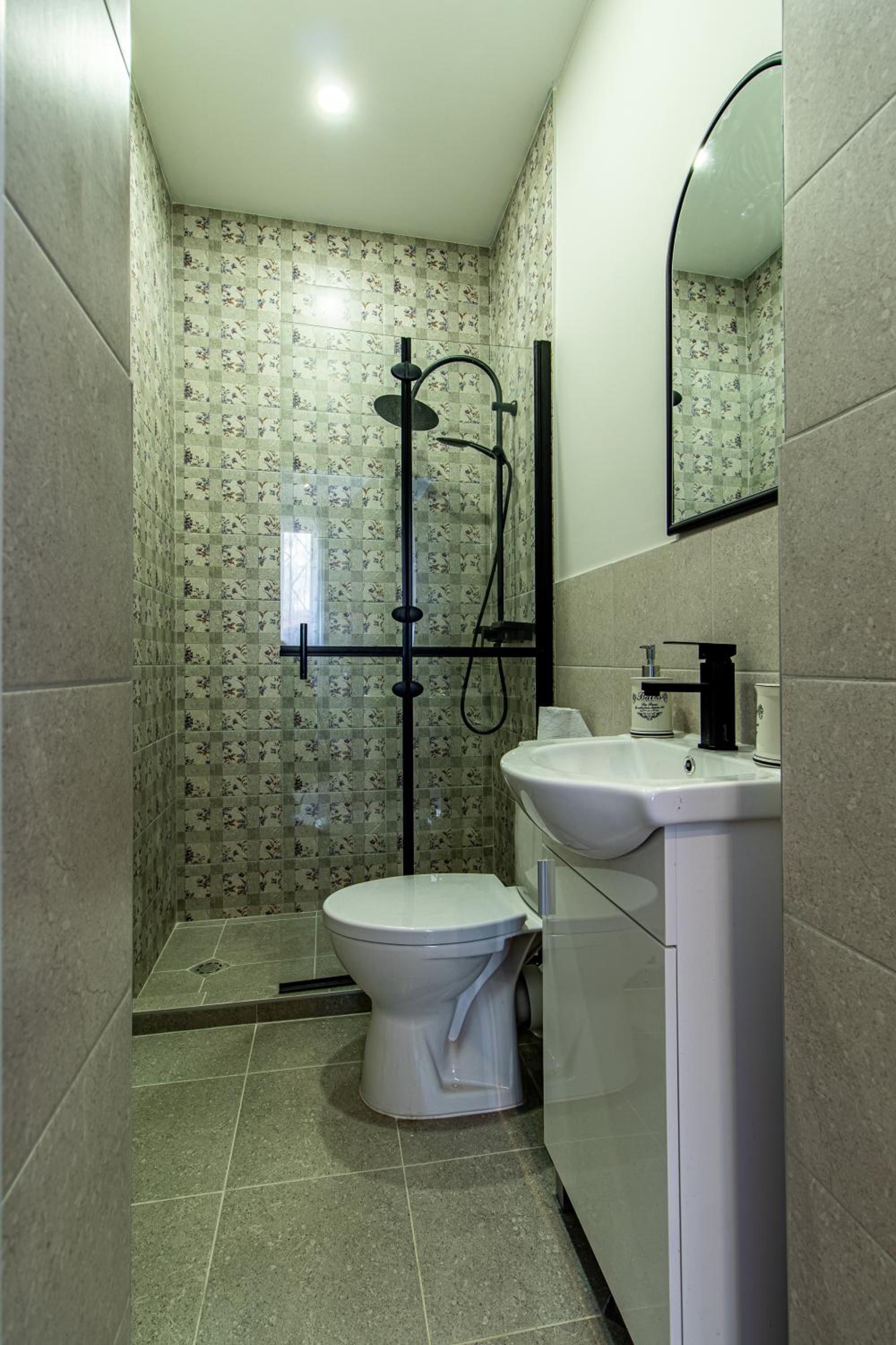 Eiffel Elegance - Stylish Sofia Apartment