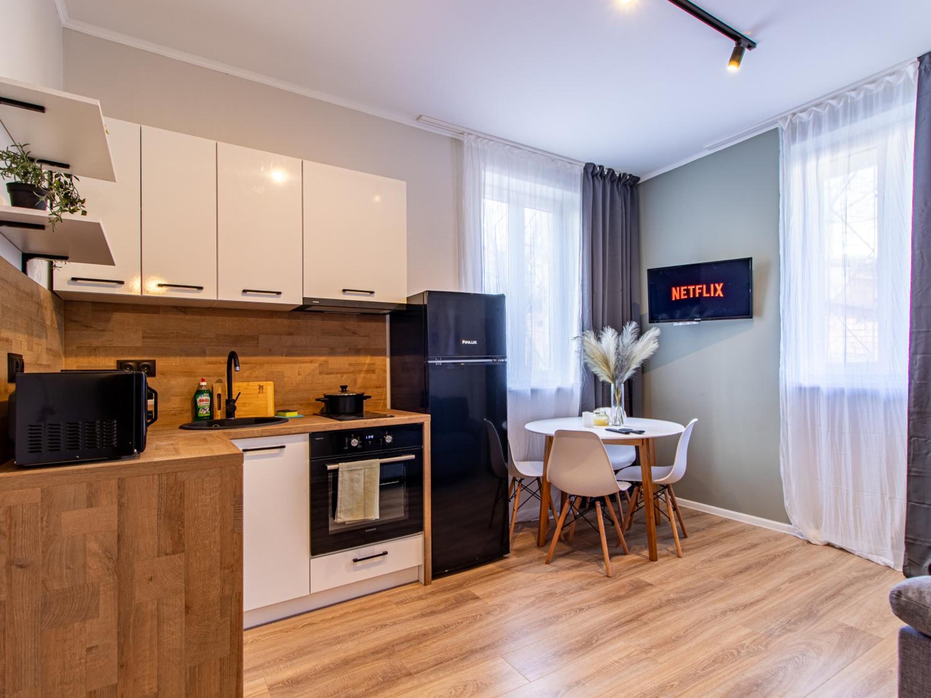 Eiffel Elegance - Stylish Sofia Apartment