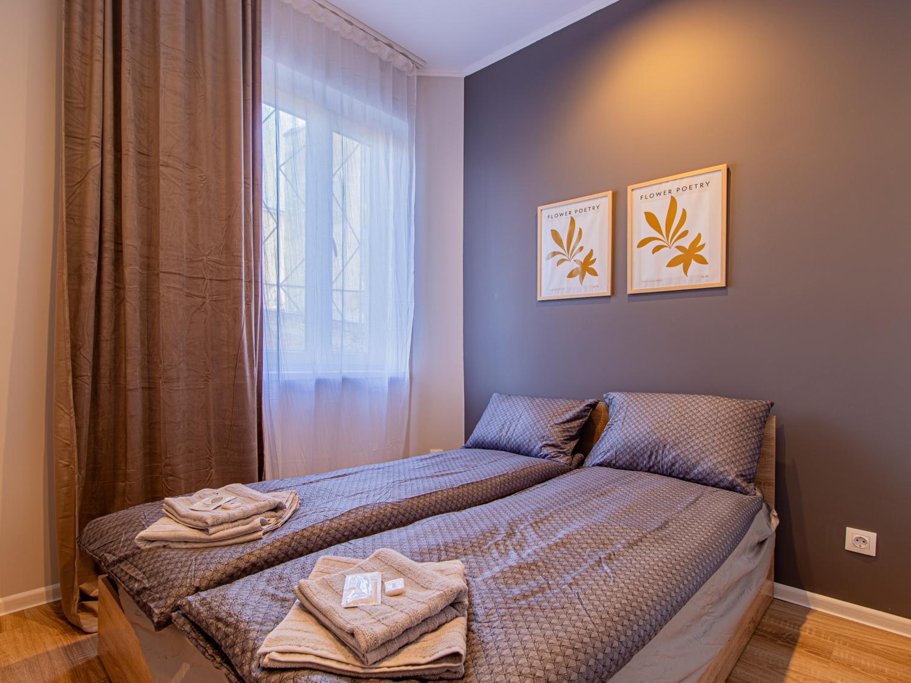 Eiffel Elegance - Stylish Sofia Apartment