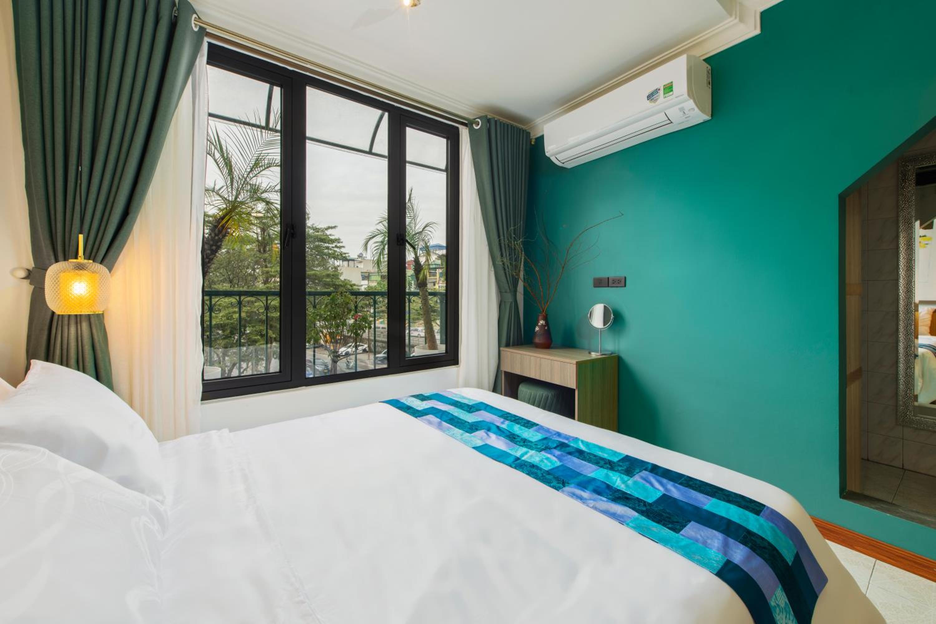 Amazing View, Natural View, 3' To Hoan Kiem Lake, Free Wifi, Netflix, 2 Beds, 1 Toilet-2 Showers