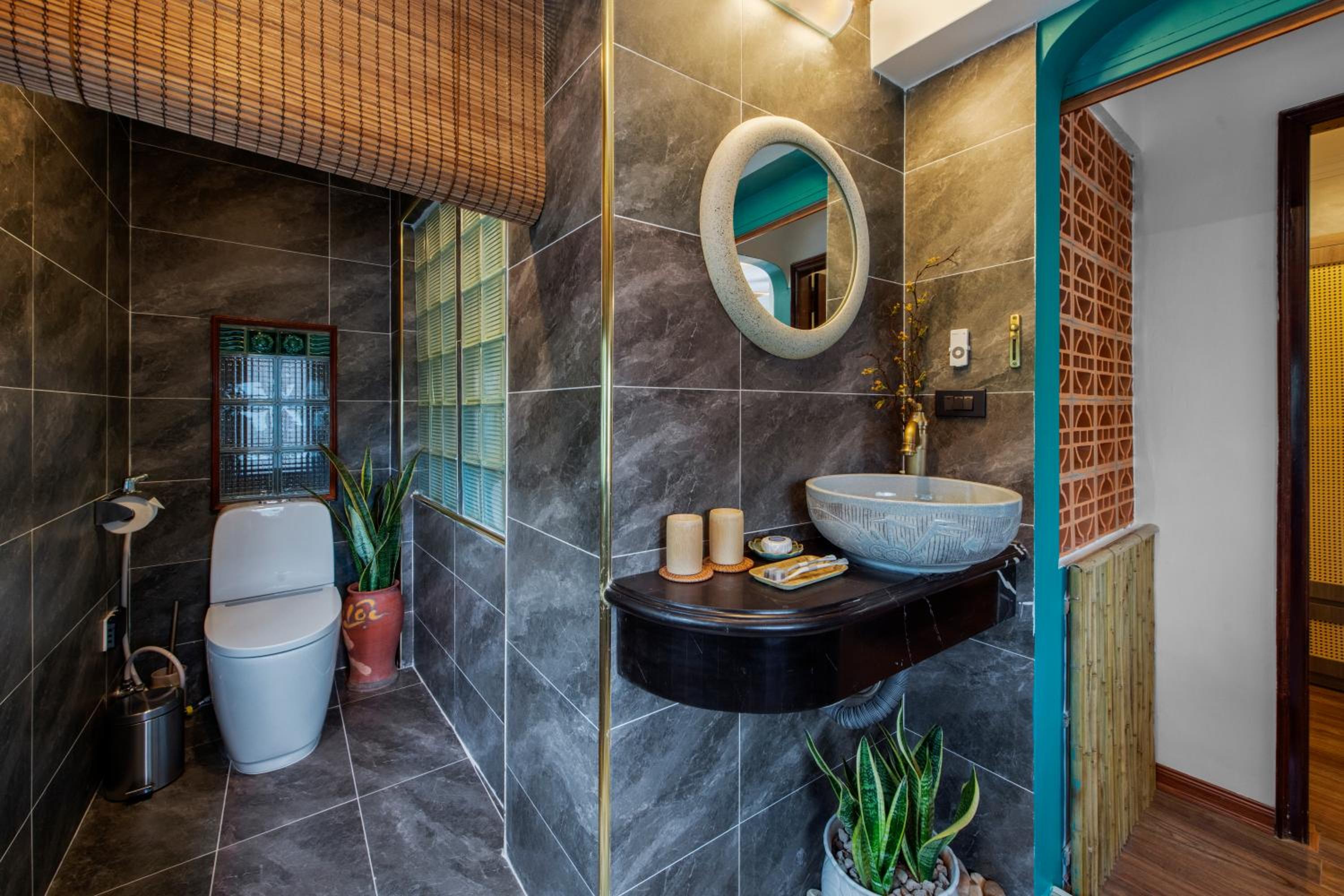 Amazing View, Natural View, 3' To Hoan Kiem Lake, Free Wifi, Netflix, 2 Beds, 1 Toilet-2 Showers