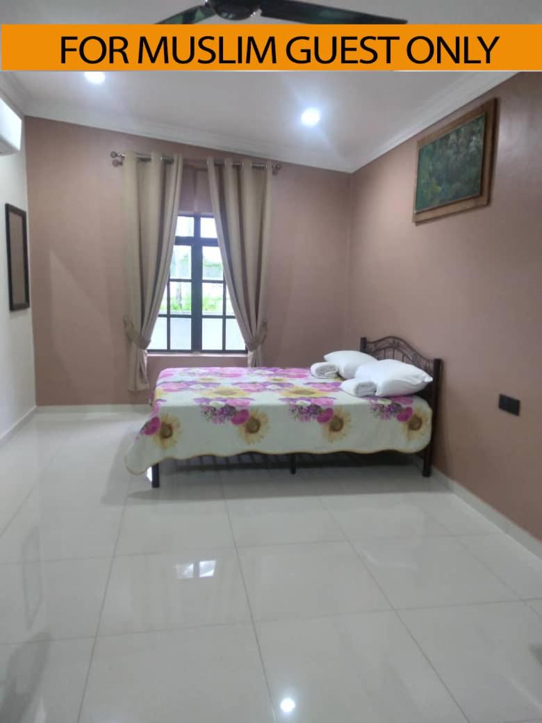 Yasmeen Studio Roomstay Kijal - Room 2 - FOR TWO PERSON ISLAM GUEST ONLY photo 1