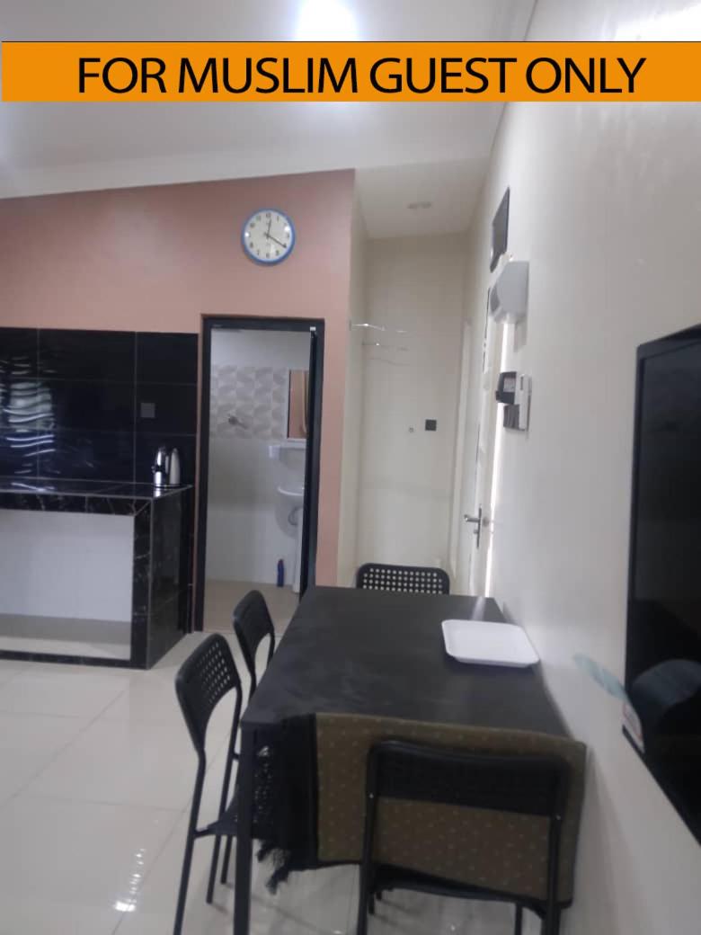 Yasmeen Studio Roomstay Kijal - Room 1 - FOR TWO PERSON ISLAM GUEST ONLY photo 2