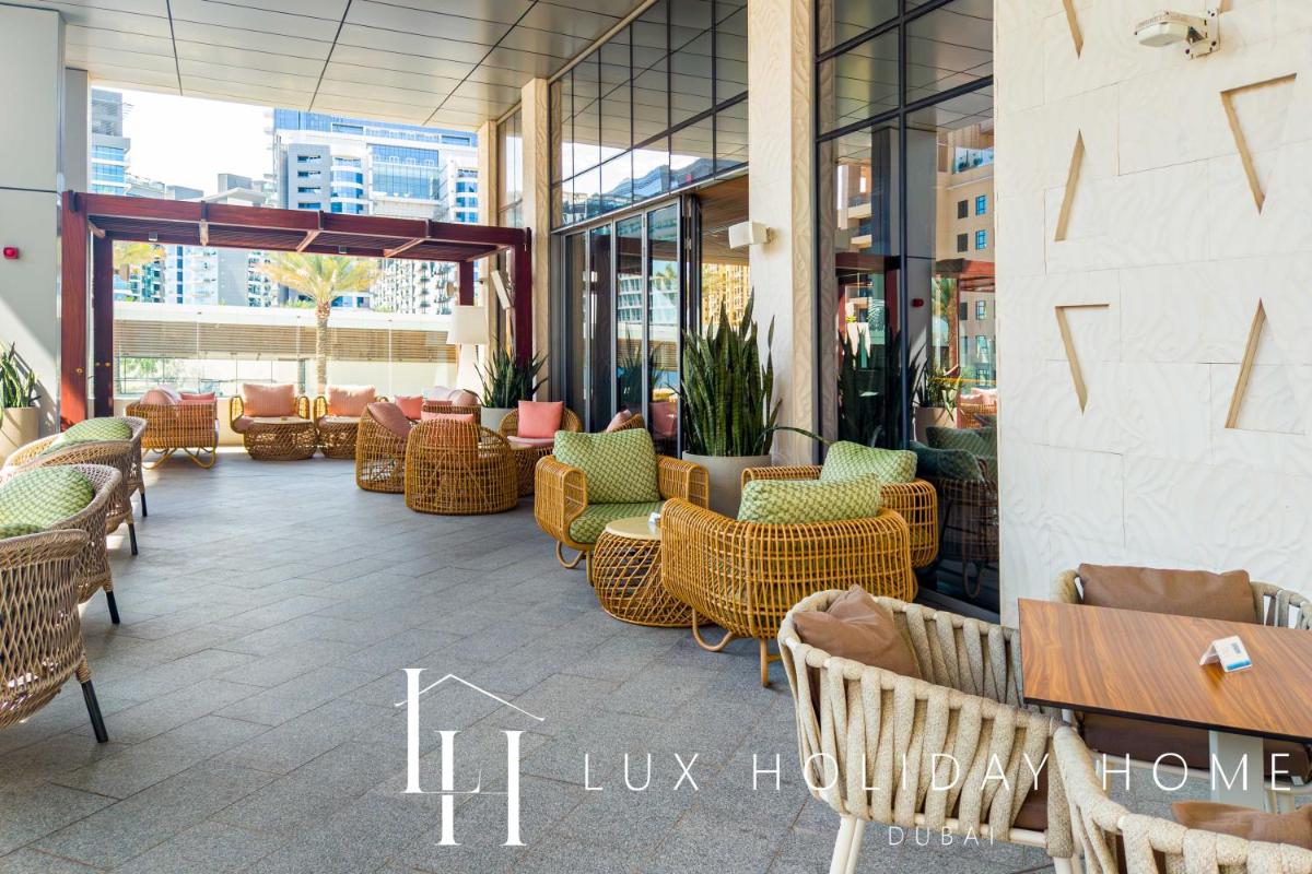 LUX Iconic Views at The Palm Tower Suite 7