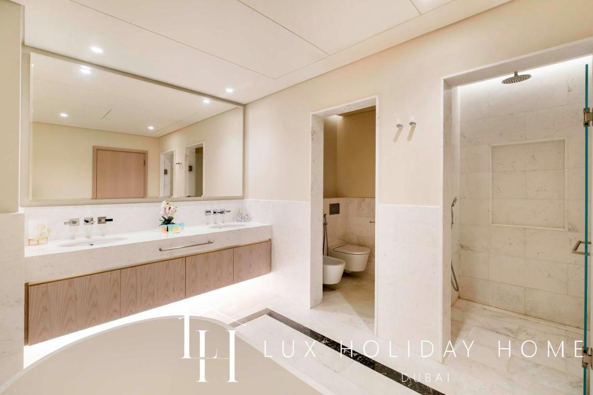 LUX Iconic Views at The Palm Tower Suite 7
