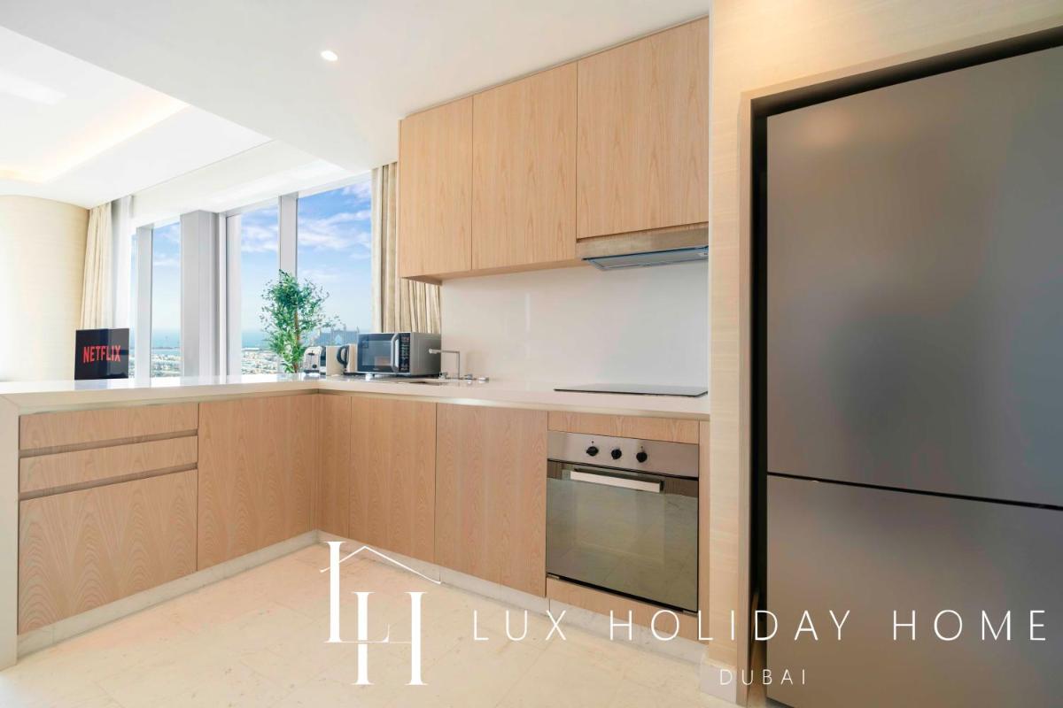 LUX Iconic Views at The Palm Tower Suite 7