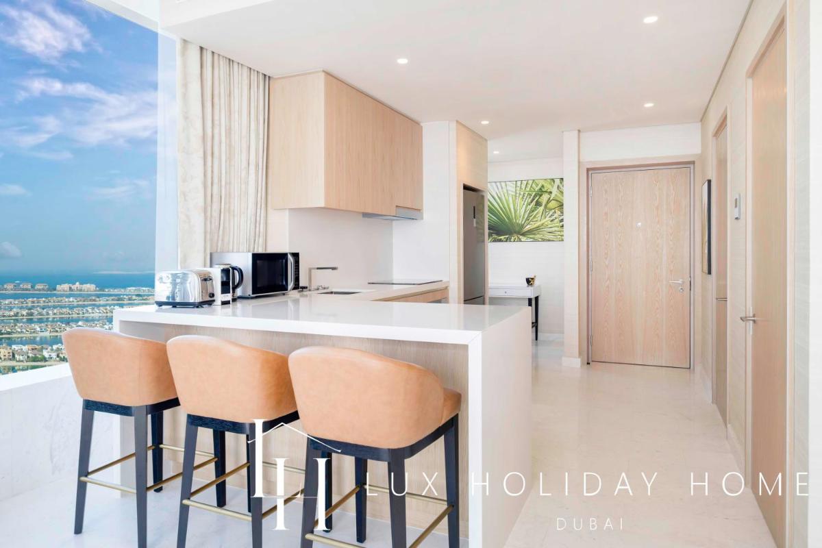 LUX Iconic Views at The Palm Tower Suite 7