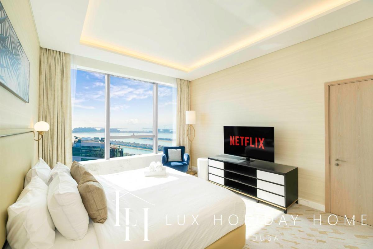 LUX Iconic Views at The Palm Tower Suite 7