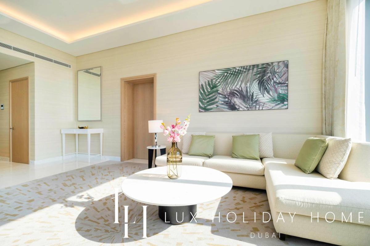 LUX Iconic Views at The Palm Tower Suite 7