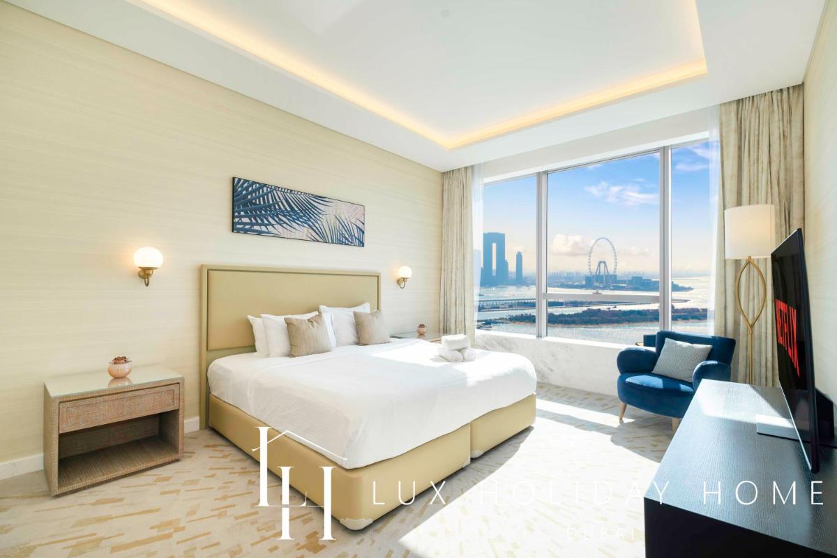 LUX Iconic Views at The Palm Tower Suite 7