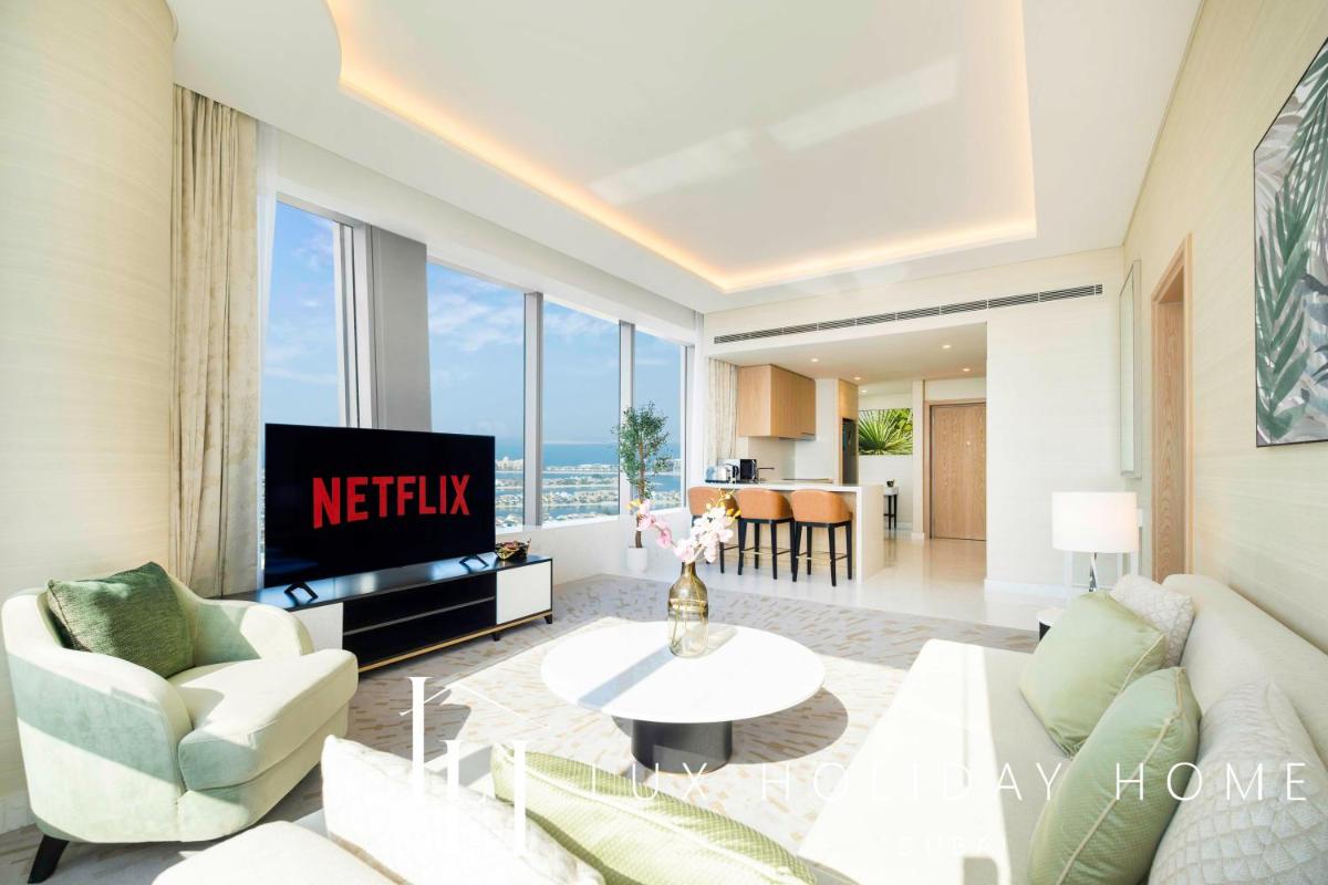 LUX Iconic Views at The Palm Tower Suite 7