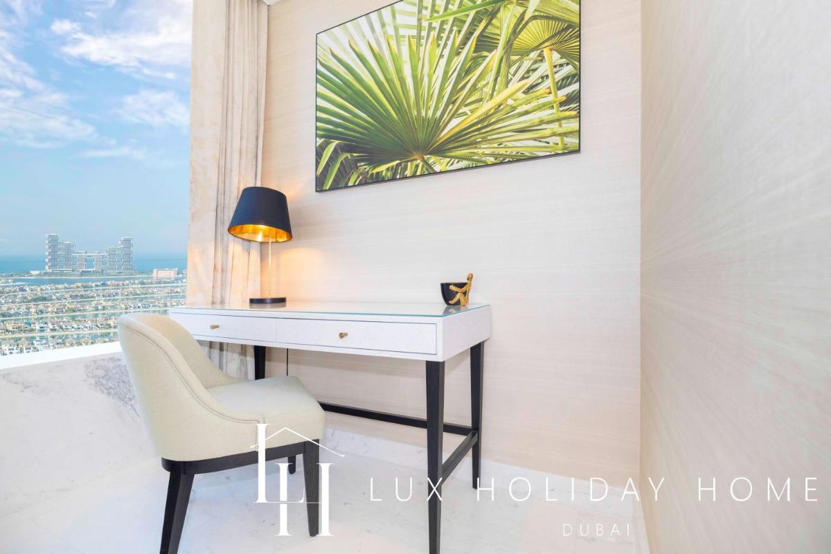 LUX Iconic Views at The Palm Tower Suite 7