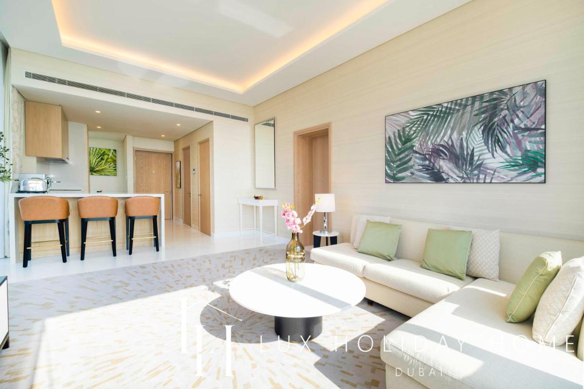 LUX Iconic Views at The Palm Tower Suite 7
