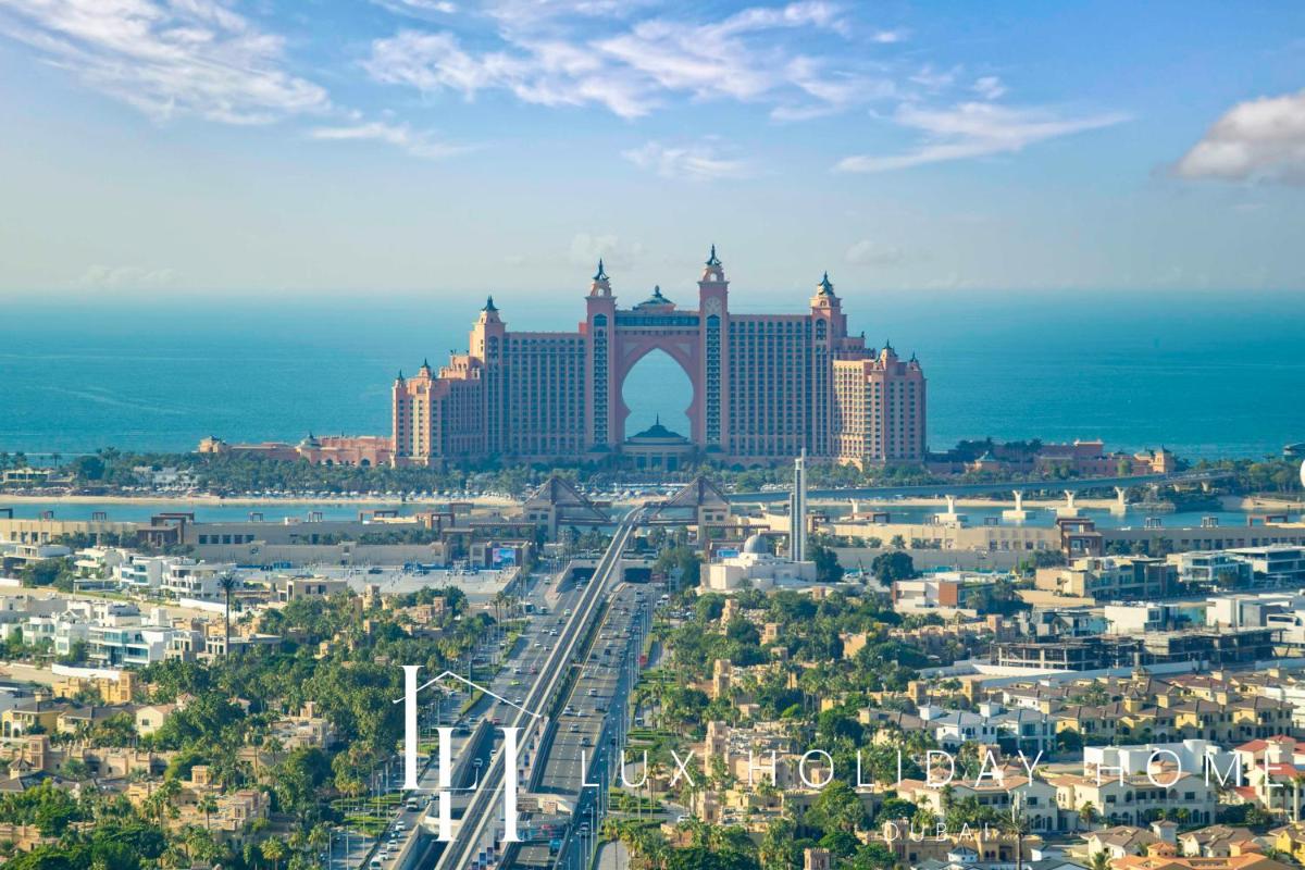LUX Iconic Views at The Palm Tower Suite 7