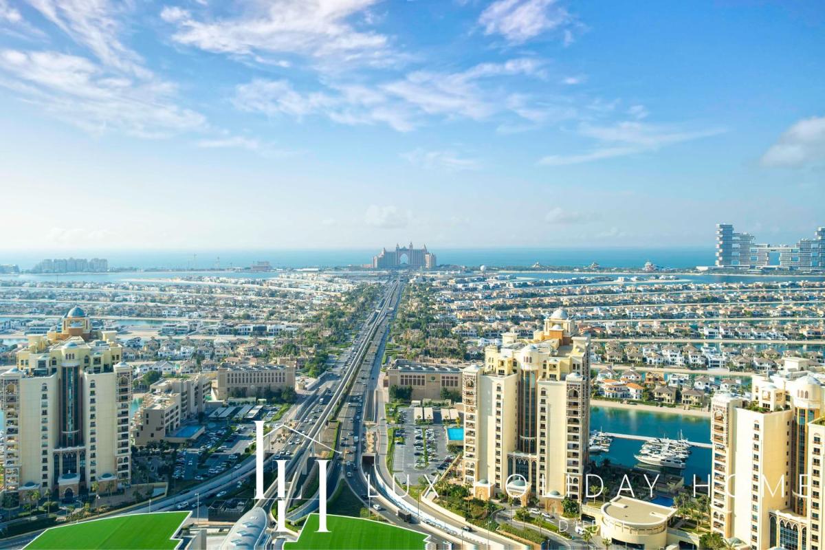LUX Iconic Views at The Palm Tower Suite 7
