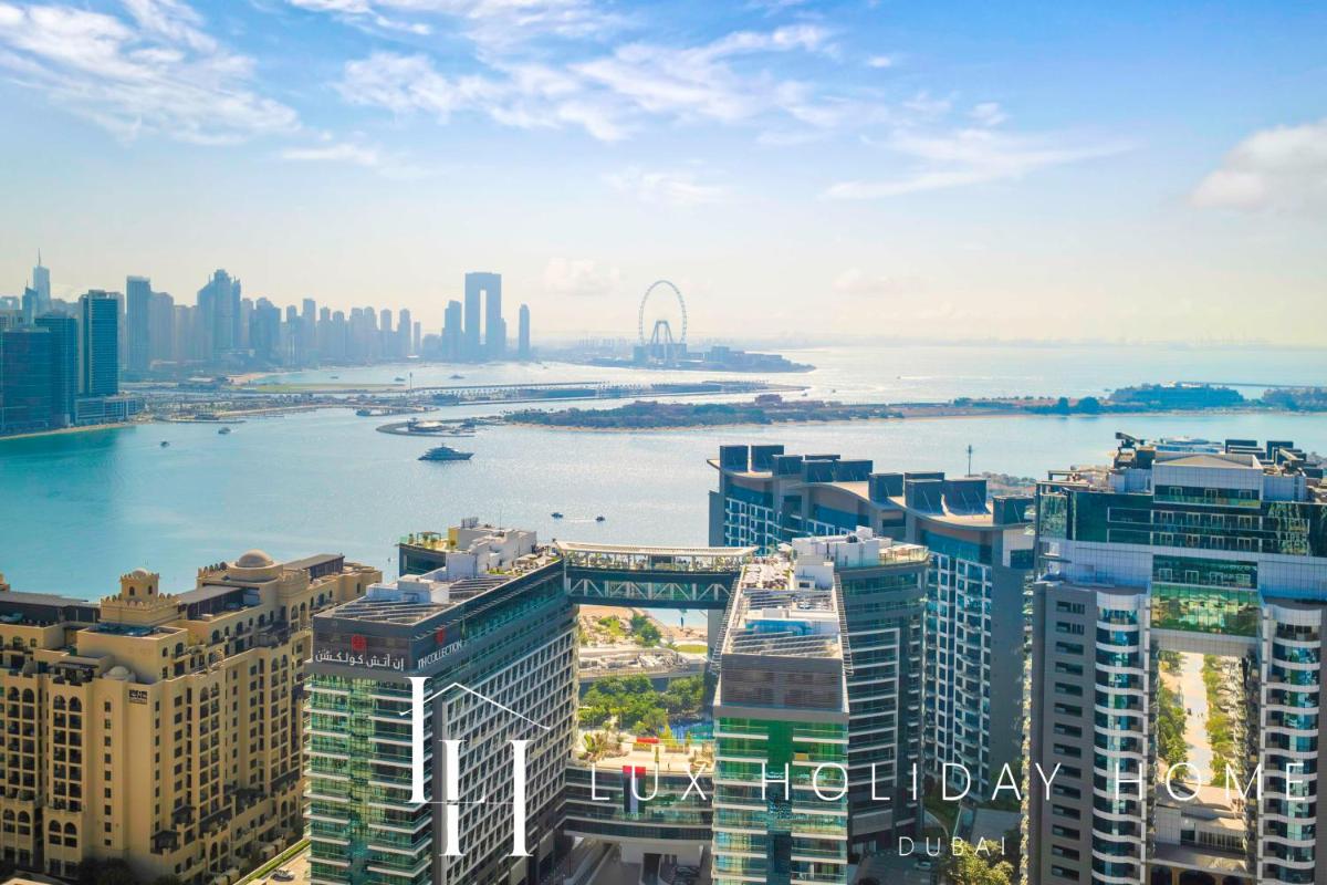 LUX Iconic Views at The Palm Tower Suite 7