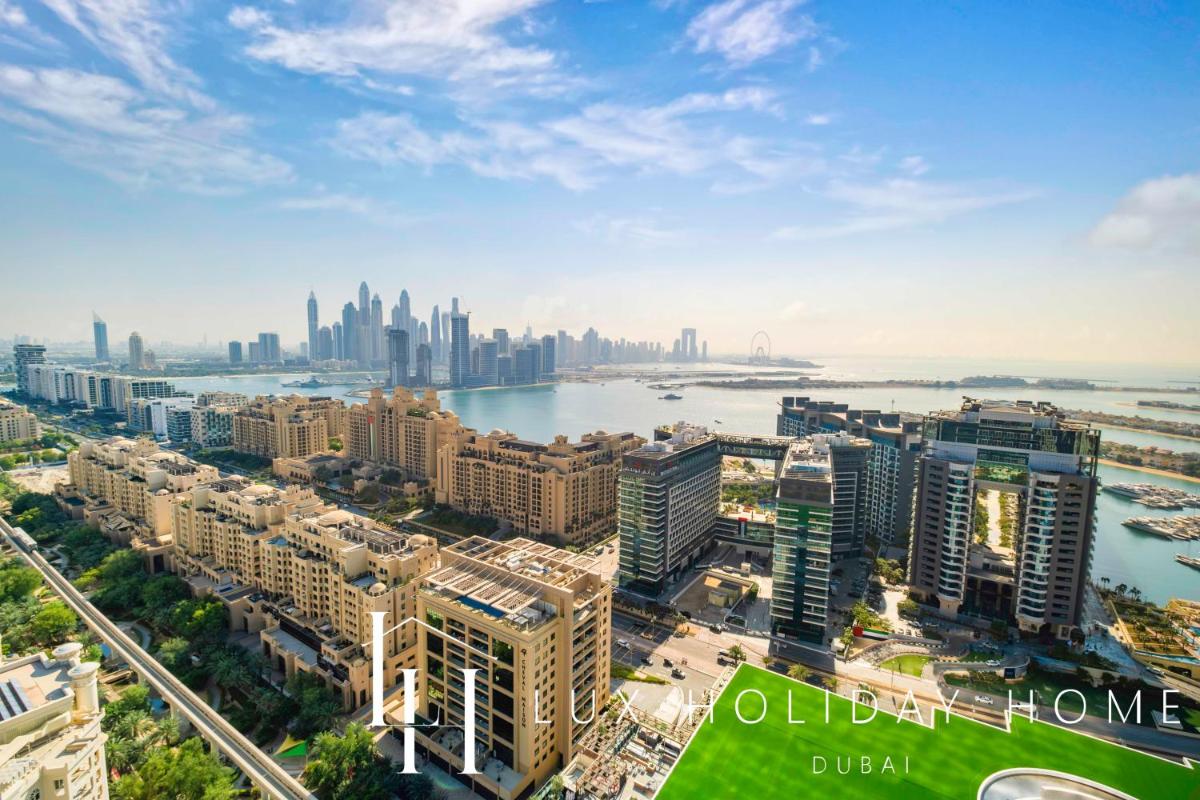 LUX Iconic Views at The Palm Tower Suite 7
