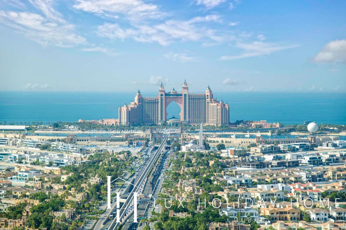 LUX Iconic Views at The Palm Tower Suite 7