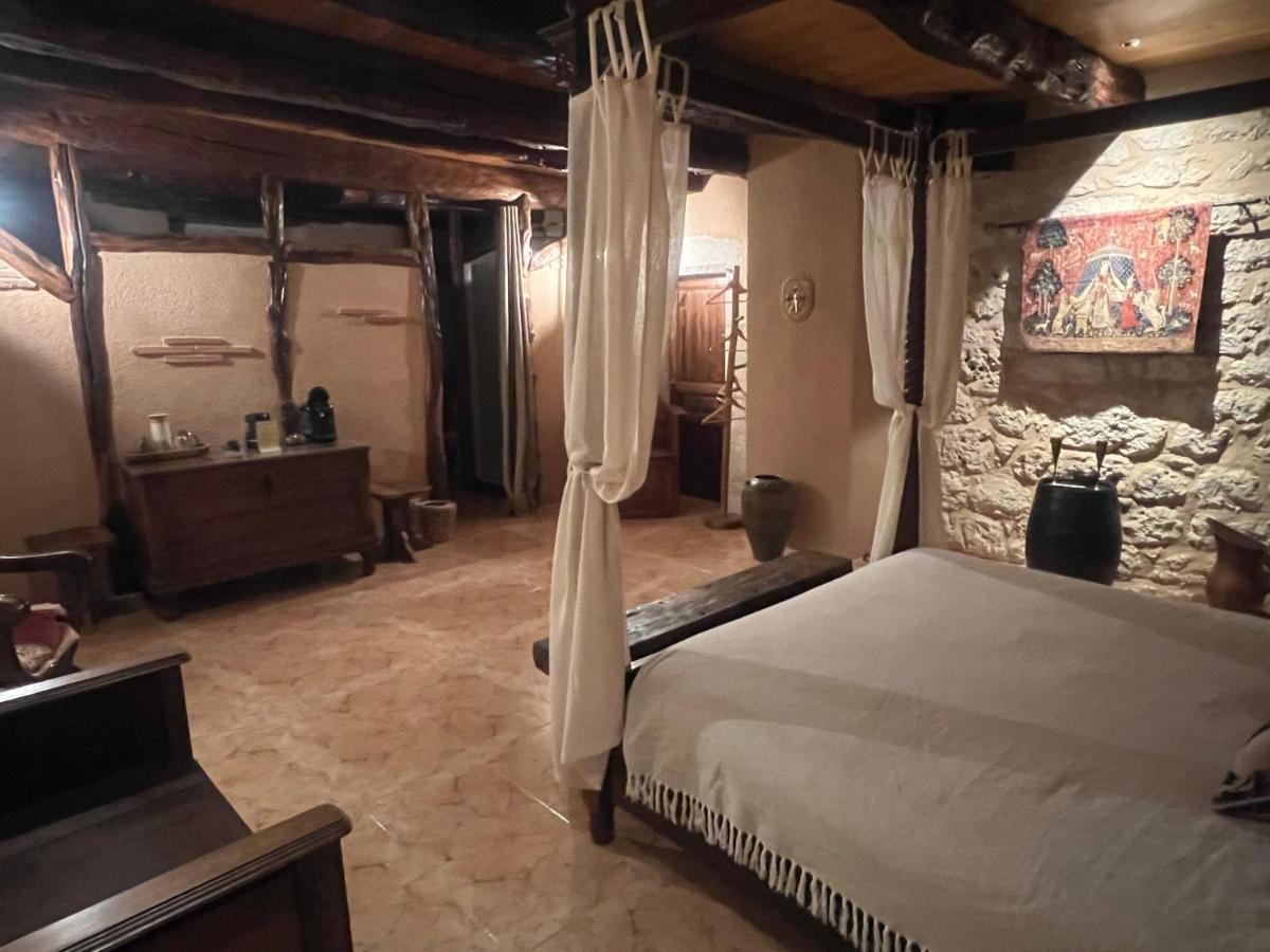 Le Relais des Chevaliers "Suite des Seigneurs" view 4