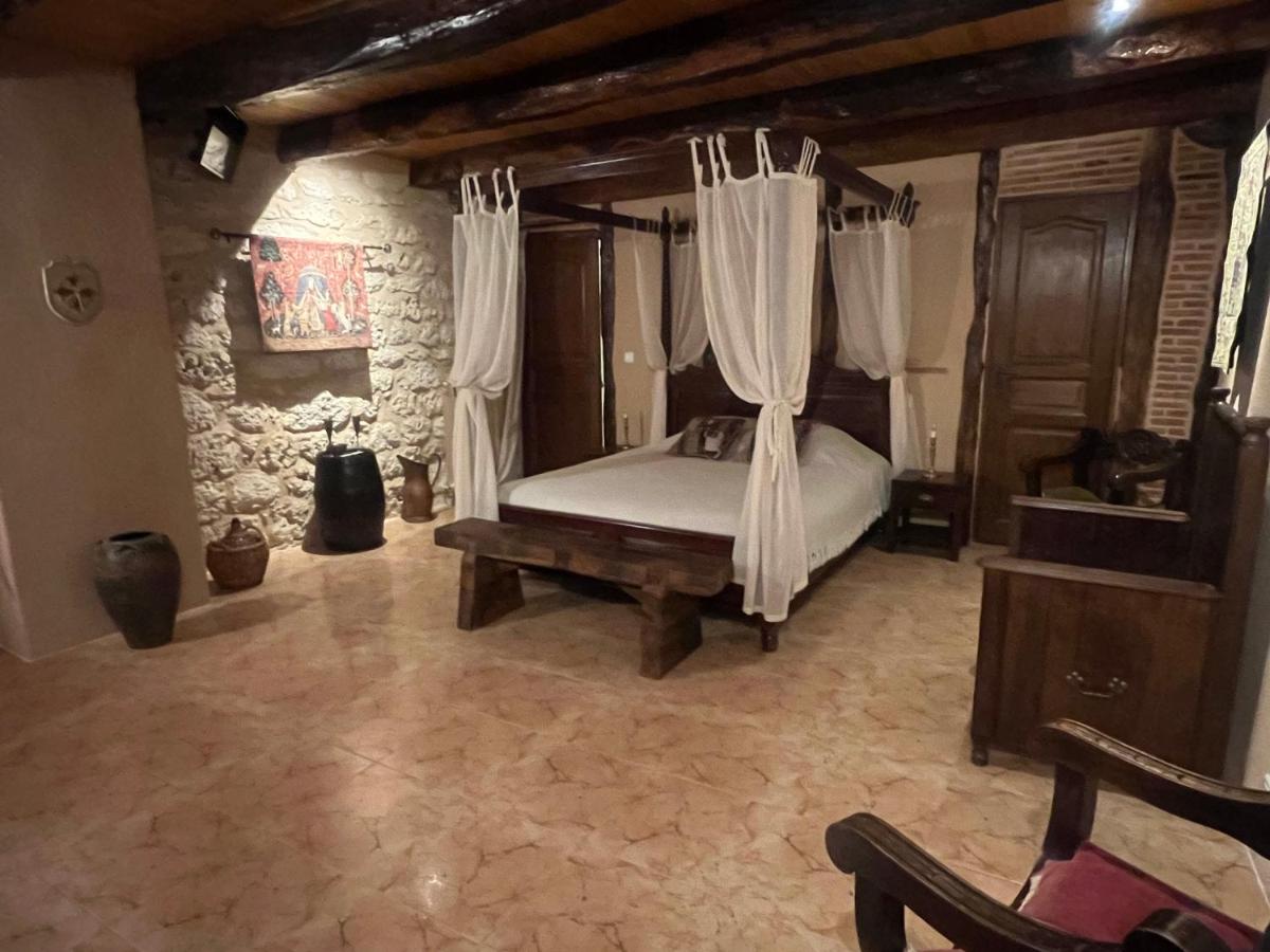 Le Relais des Chevaliers "Suite des Seigneurs" view 3