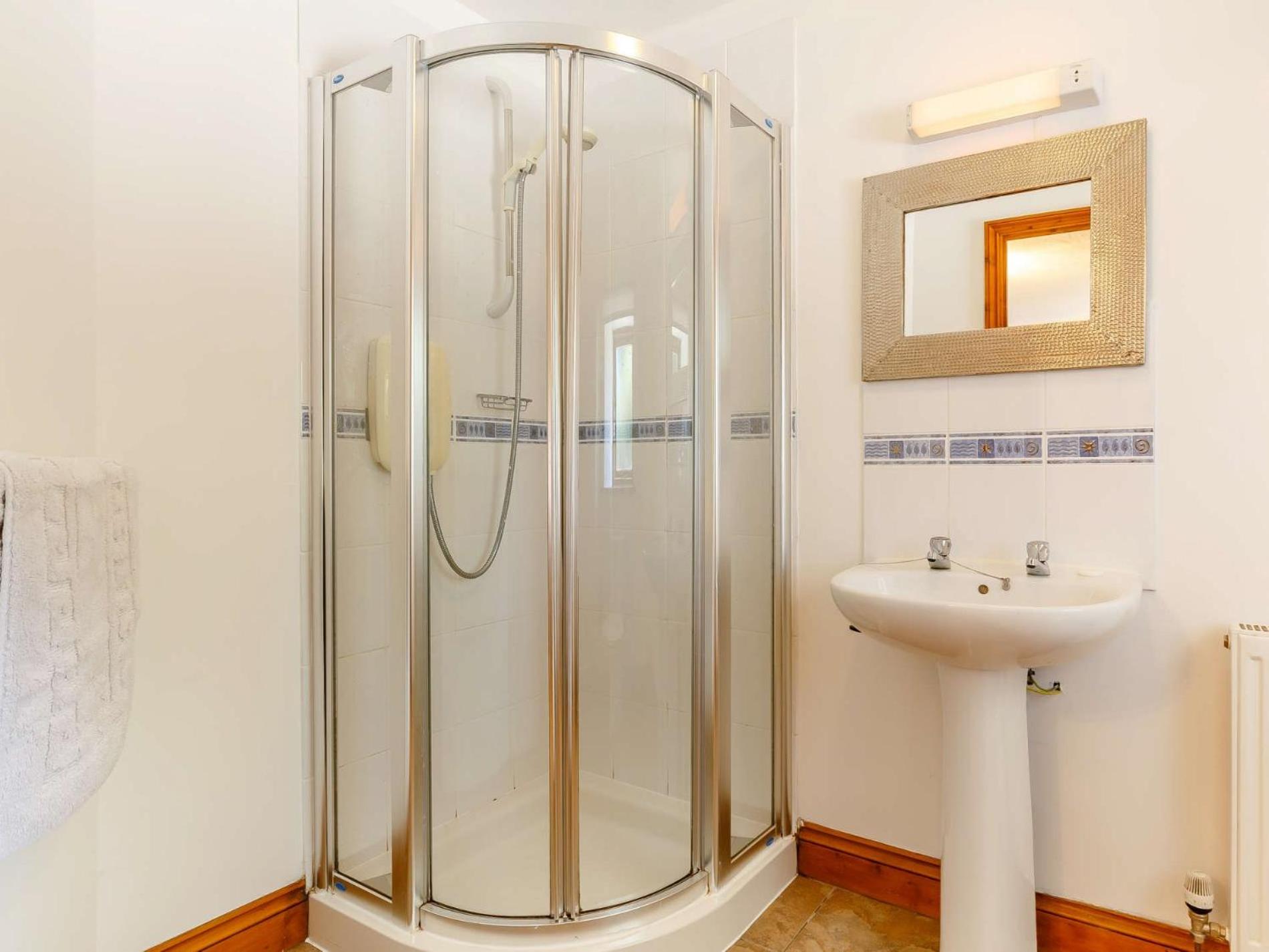 2 Bed in Bodmin oc-chest view 4