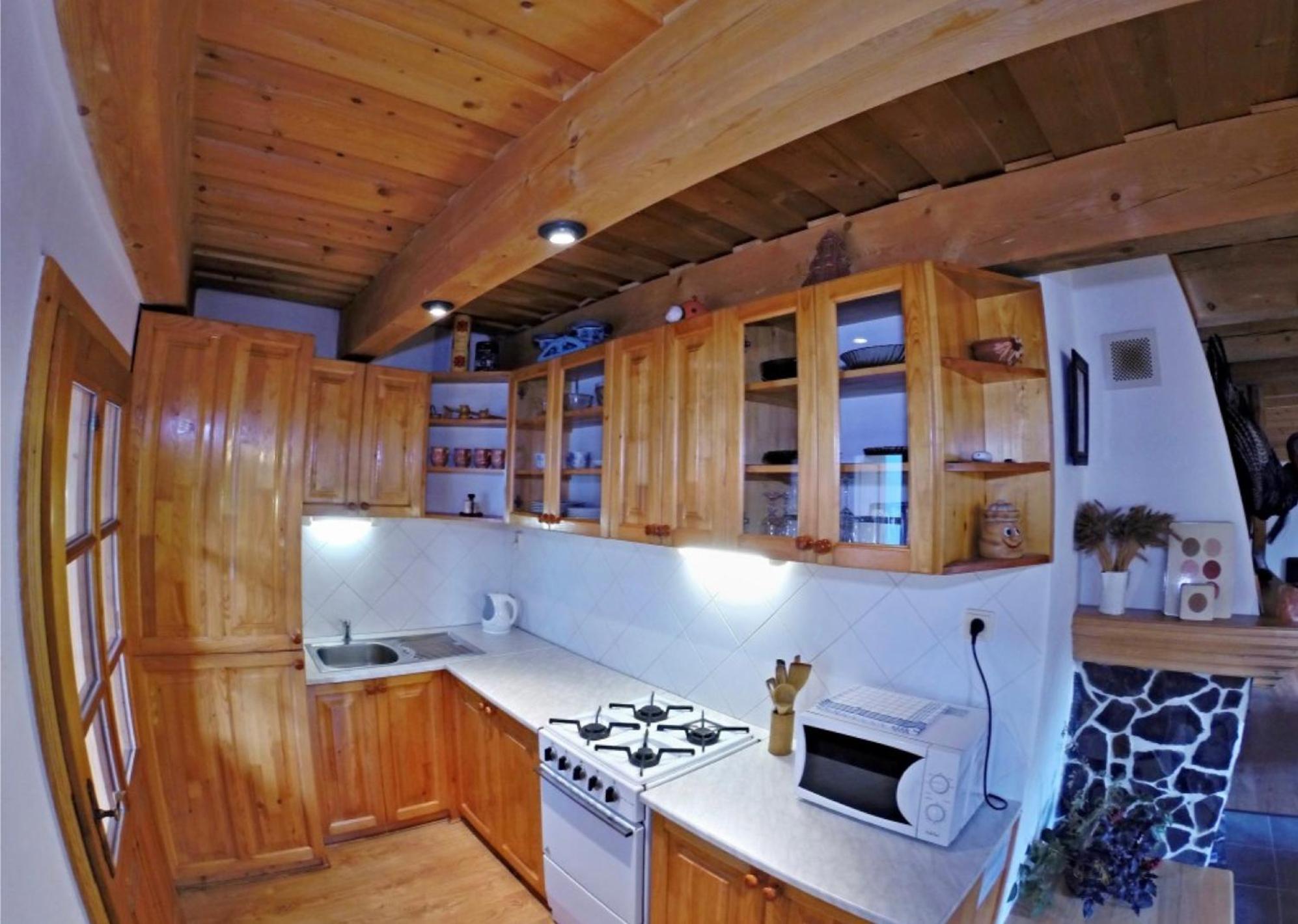 Domcek v strani view 4