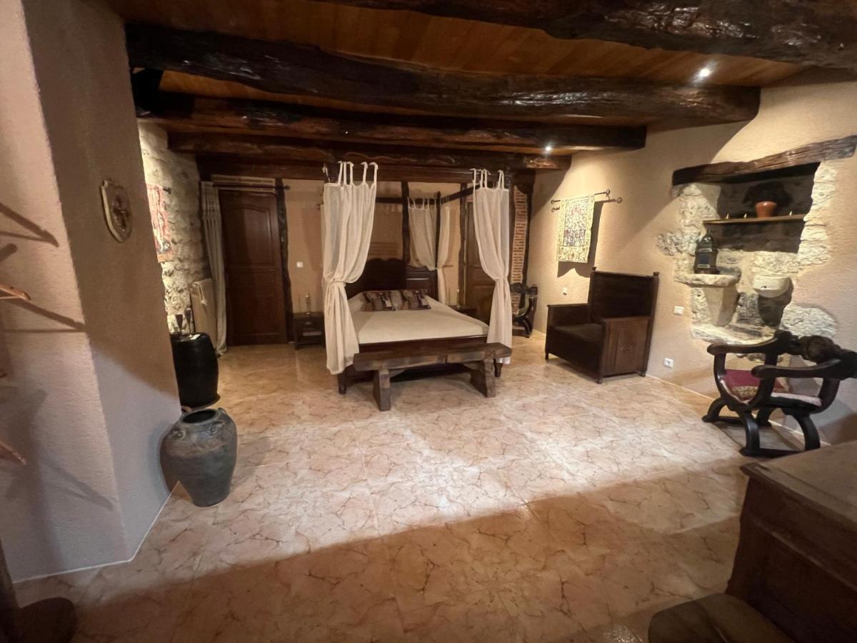 Le Relais des Chevaliers "Suite des Seigneurs" view 2