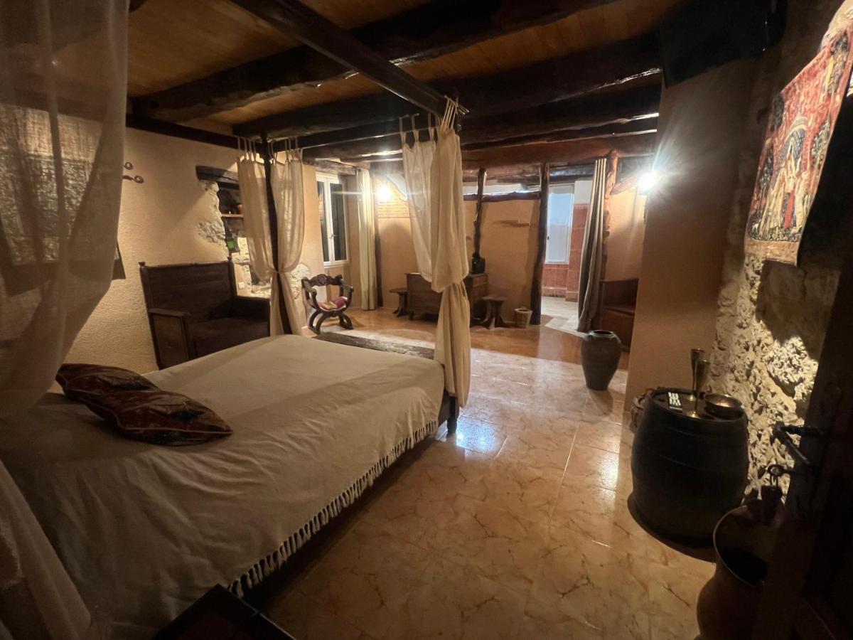 Le Relais des Chevaliers "Suite des Seigneurs" view 5
