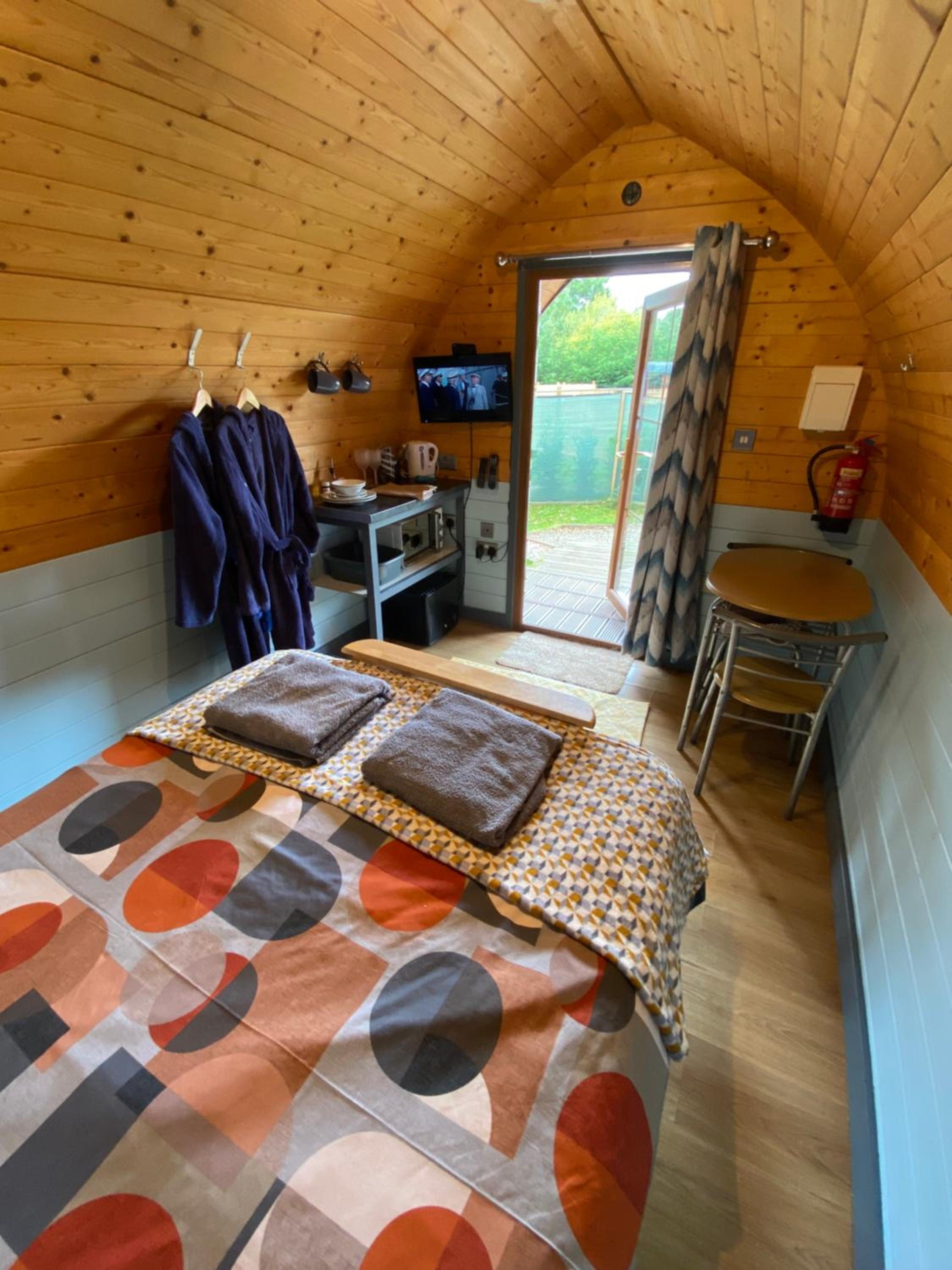 luxury pod with hot tub view 3
