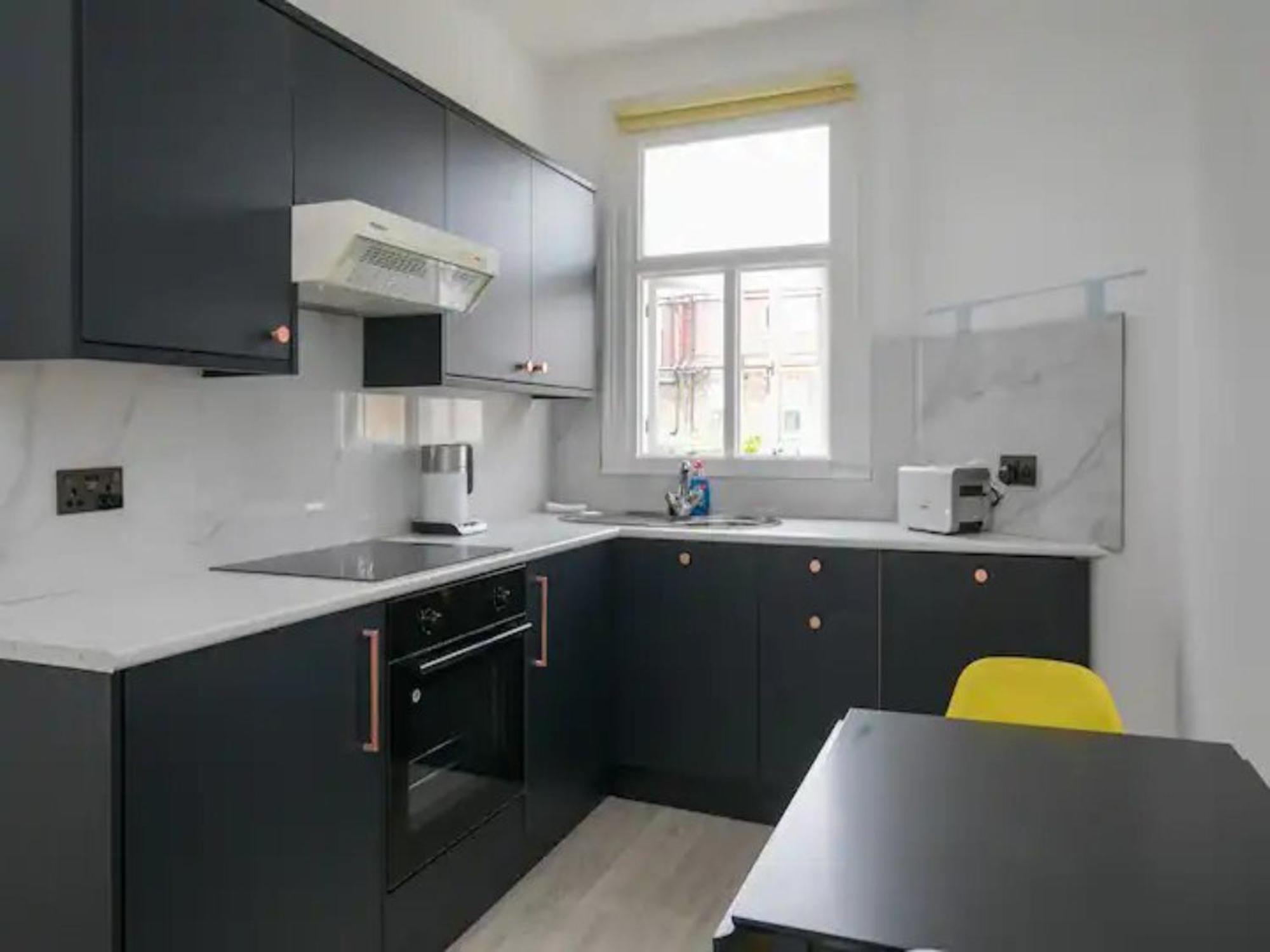 Cozy West London Stay, Explore & Relax in Style!