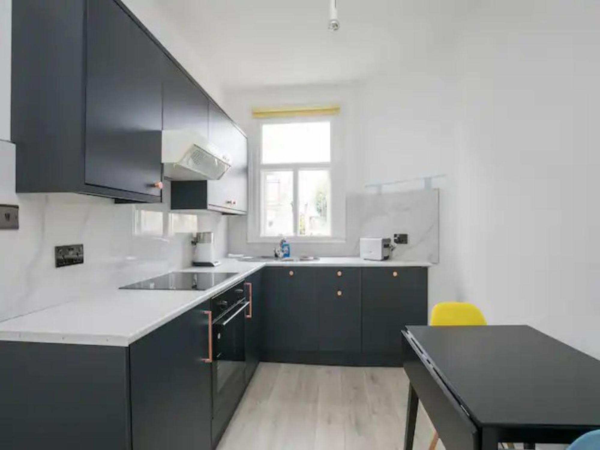 Cozy West London Stay, Explore & Relax in Style!