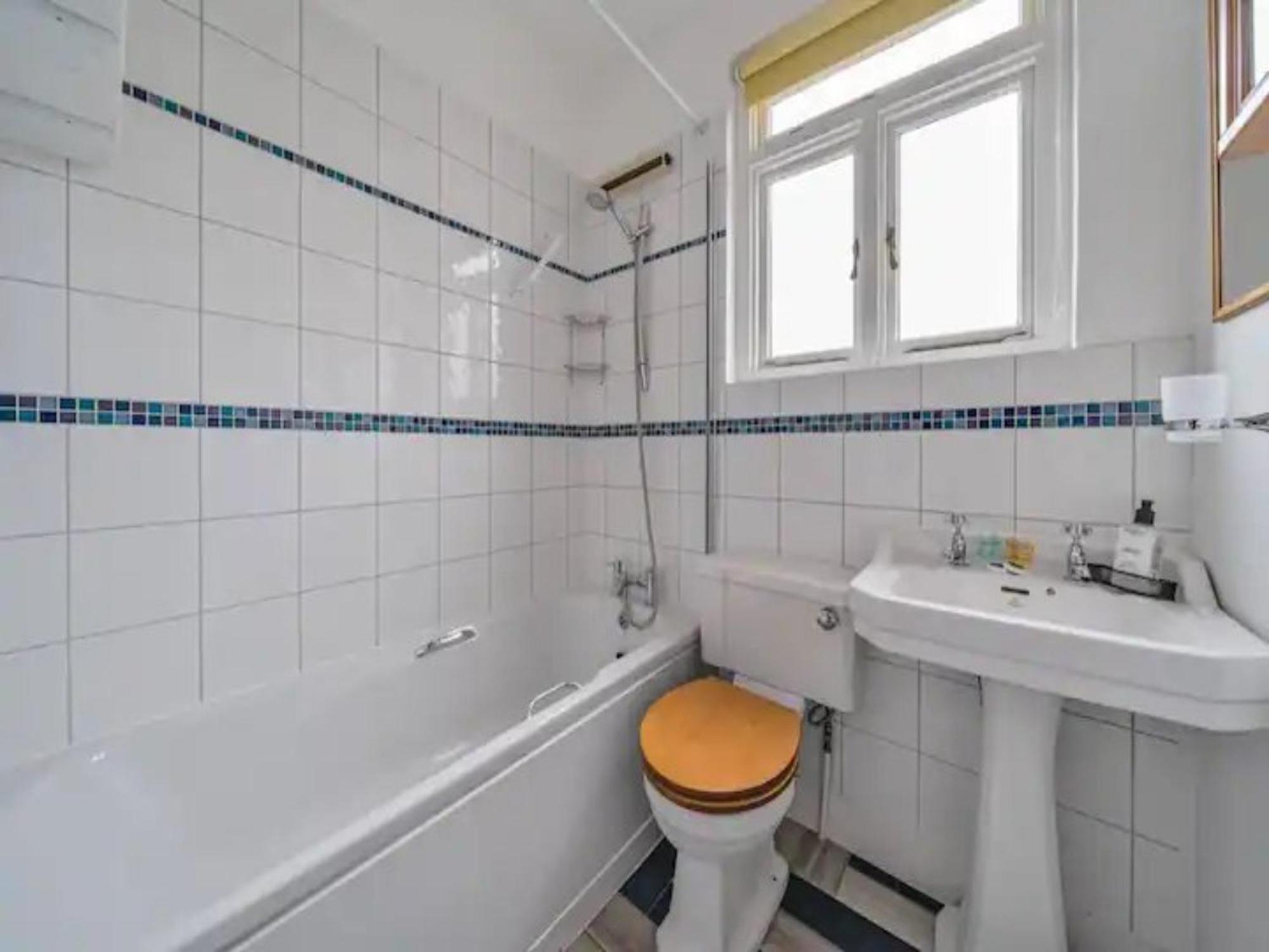 Cozy West London Stay, Explore & Relax in Style!