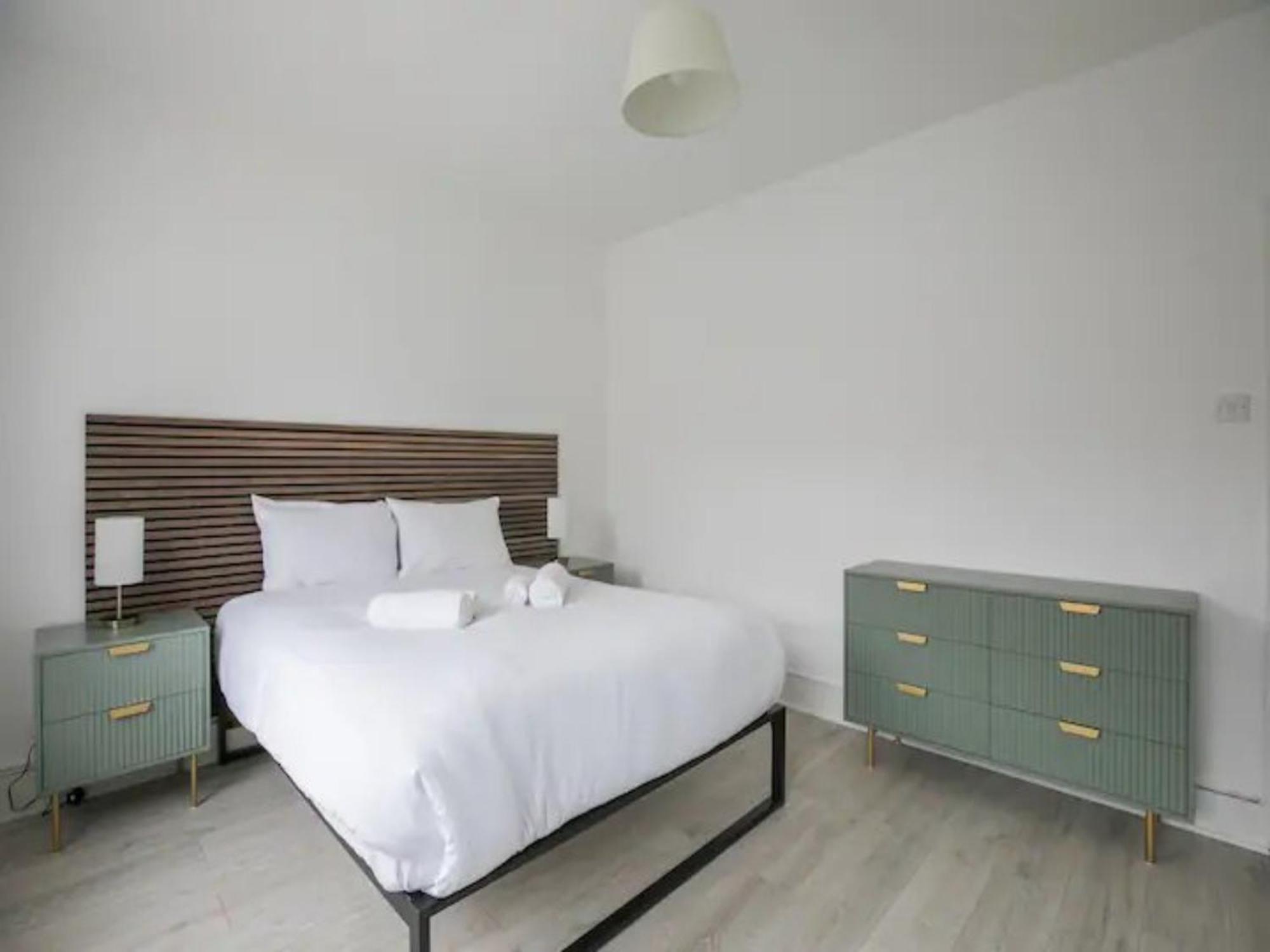 Cozy West London Stay, Explore & Relax in Style!